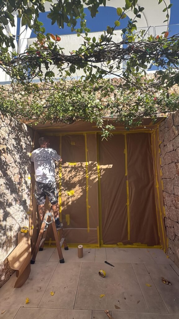entrada exterior piedra pintura y decoración exteriores piedra madera Ibiza